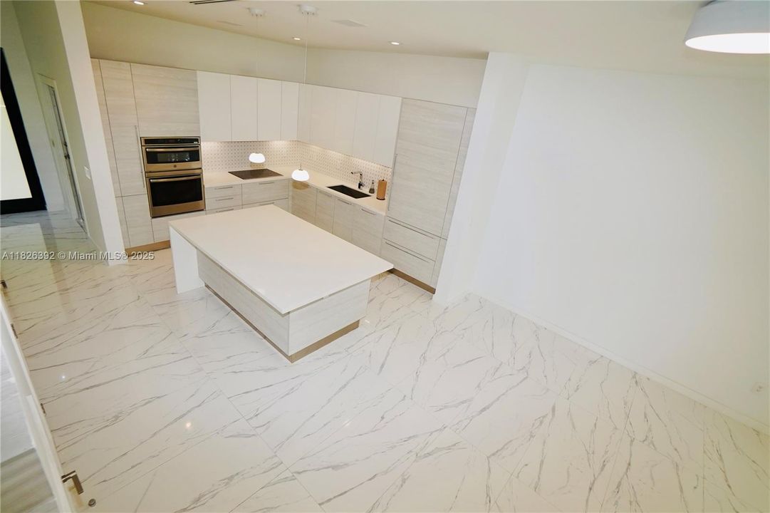 Vendido Recientemente: $1,597,000 (3 camas, 3 baños, 2072 Pies cuadrados)