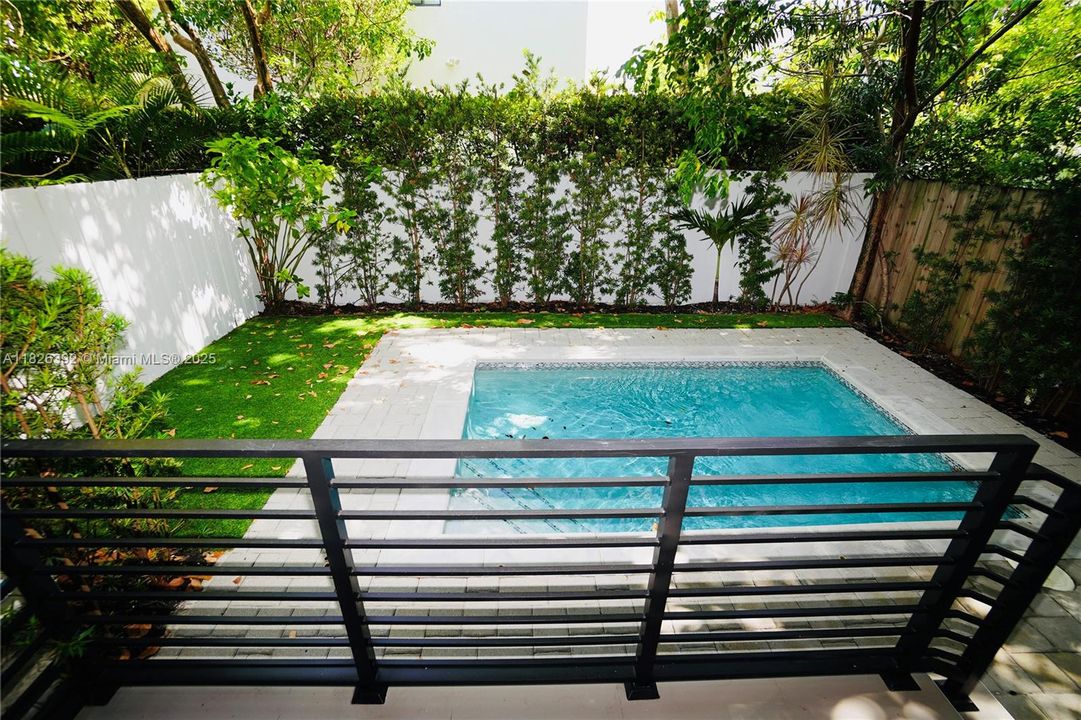 Vendido Recientemente: $1,597,000 (3 camas, 3 baños, 2072 Pies cuadrados)