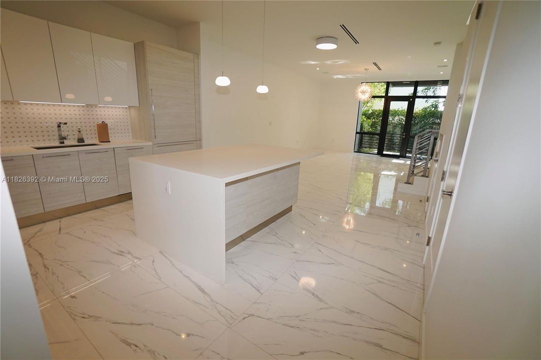 Vendido Recientemente: $1,597,000 (3 camas, 3 baños, 2072 Pies cuadrados)