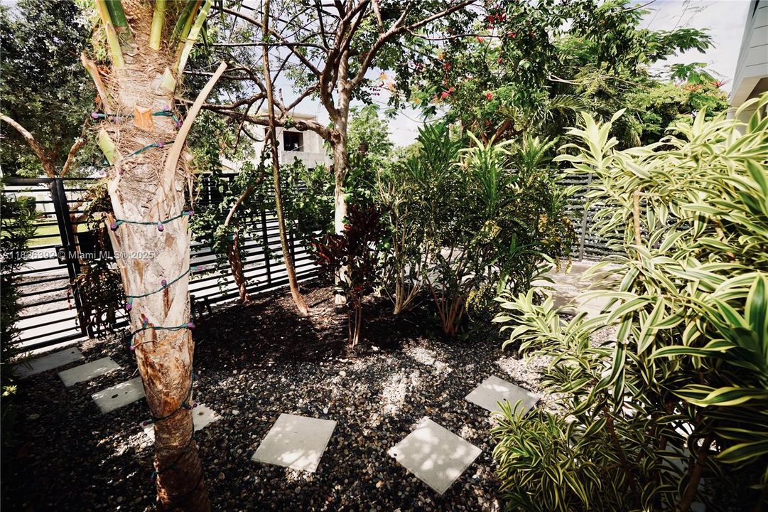 Vendido Recientemente: $1,597,000 (3 camas, 3 baños, 2072 Pies cuadrados)