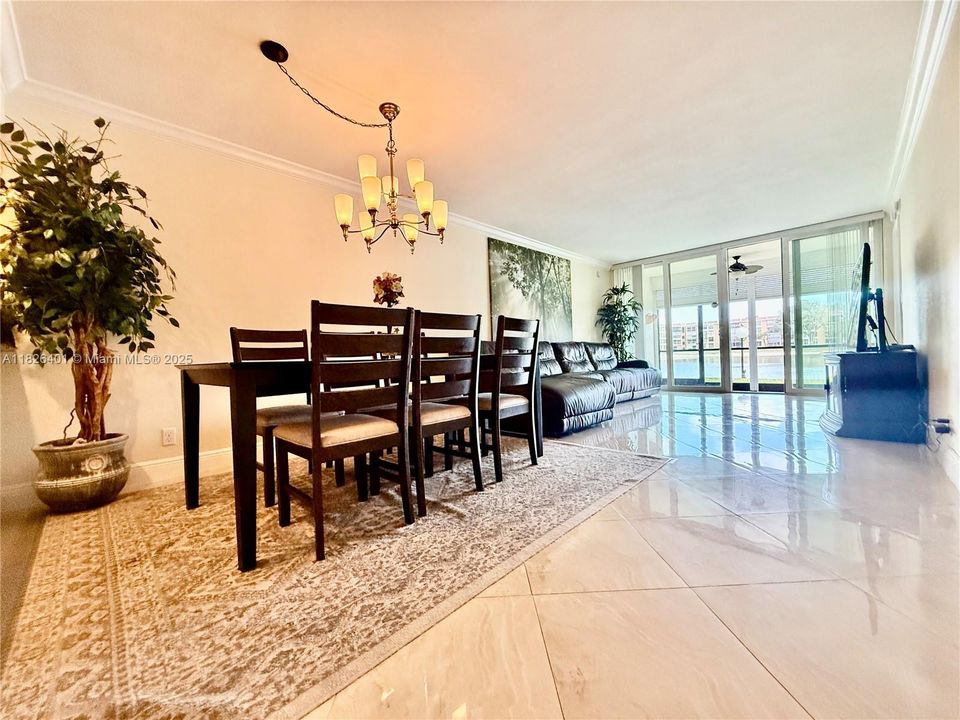 For Sale: $270,000 (2 beds, 2 baths, 1090 Square Feet)