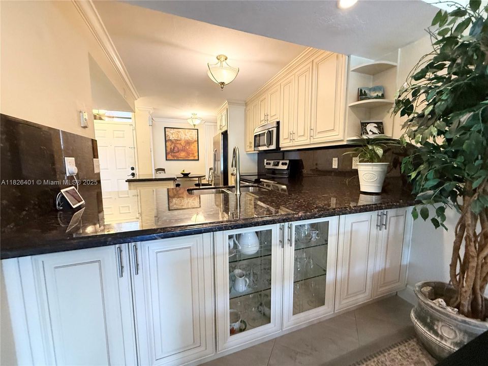 For Sale: $270,000 (2 beds, 2 baths, 1090 Square Feet)