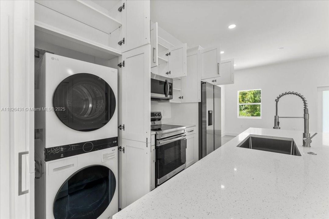 Vendido Recientemente: $276,000 (3 camas, 3 baños, 0 Pies cuadrados)