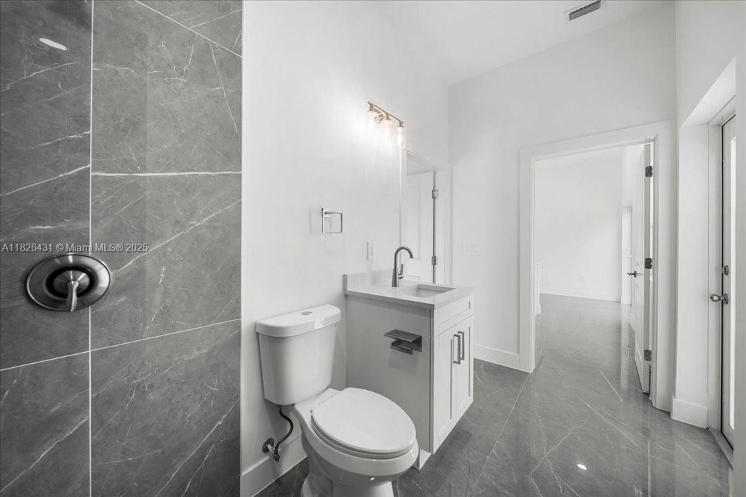 Vendido Recientemente: $276,000 (3 camas, 3 baños, 0 Pies cuadrados)