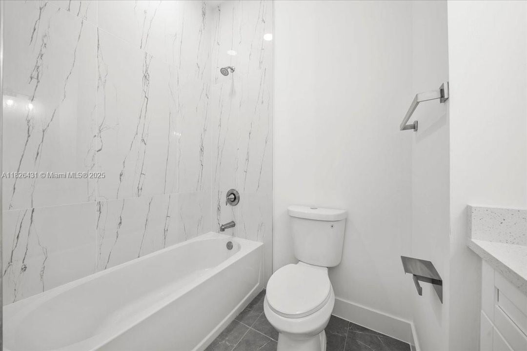 Vendido Recientemente: $276,000 (3 camas, 3 baños, 0 Pies cuadrados)