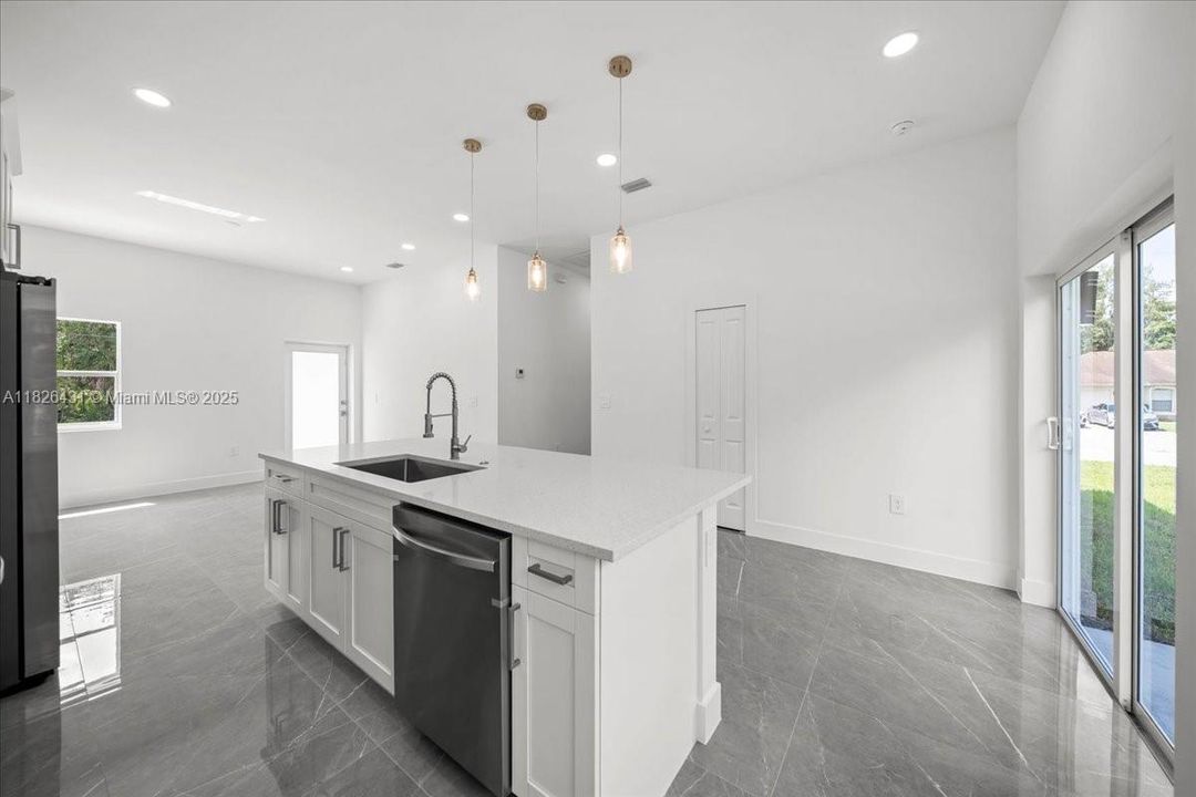 Vendido Recientemente: $276,000 (3 camas, 3 baños, 0 Pies cuadrados)