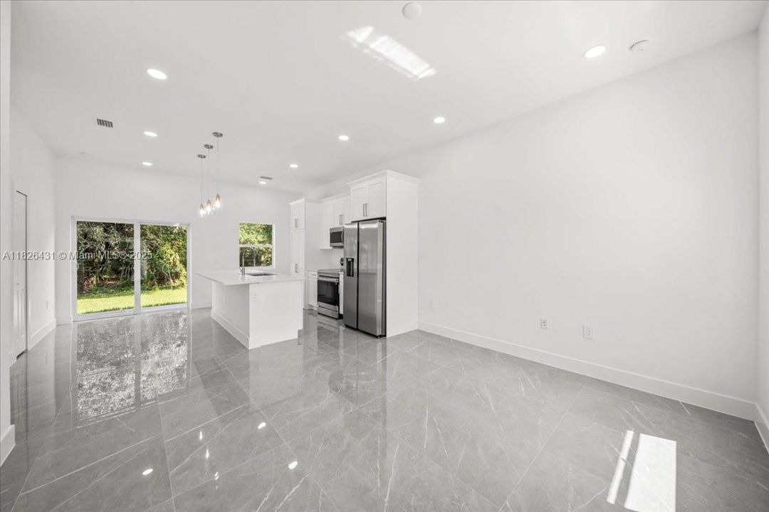 Vendido Recientemente: $276,000 (3 camas, 3 baños, 0 Pies cuadrados)