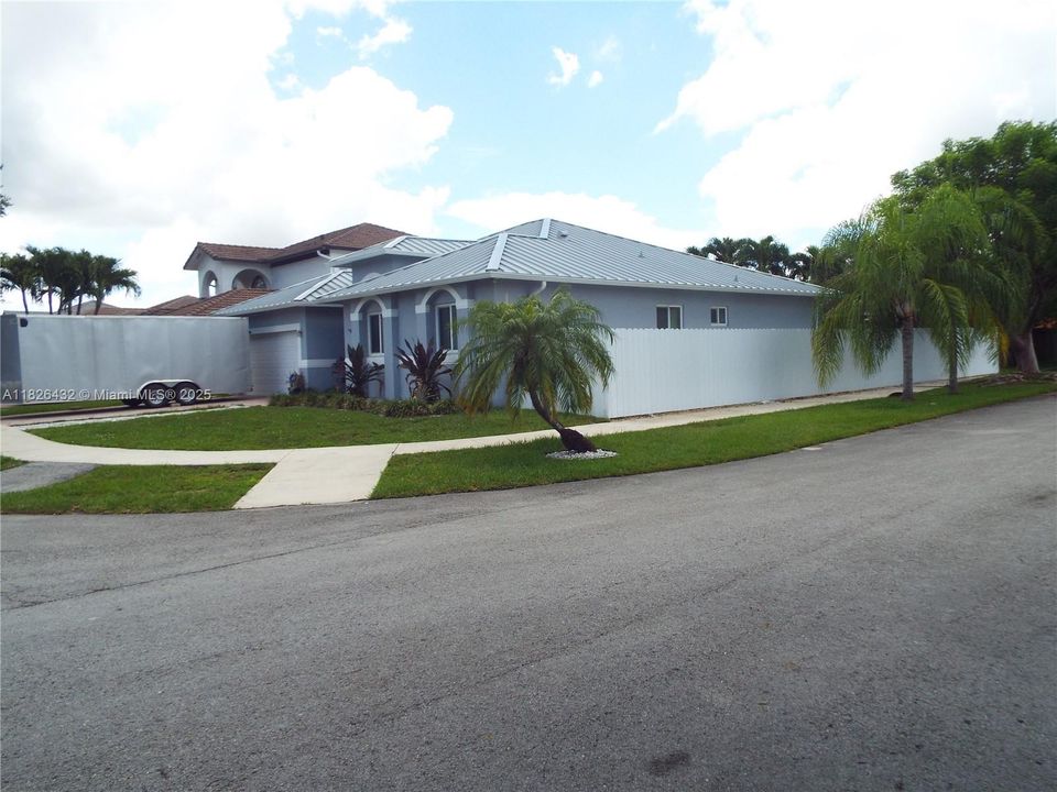 Recently Rented: $4,500 (4 beds, 2 baths, 1900 Square Feet)