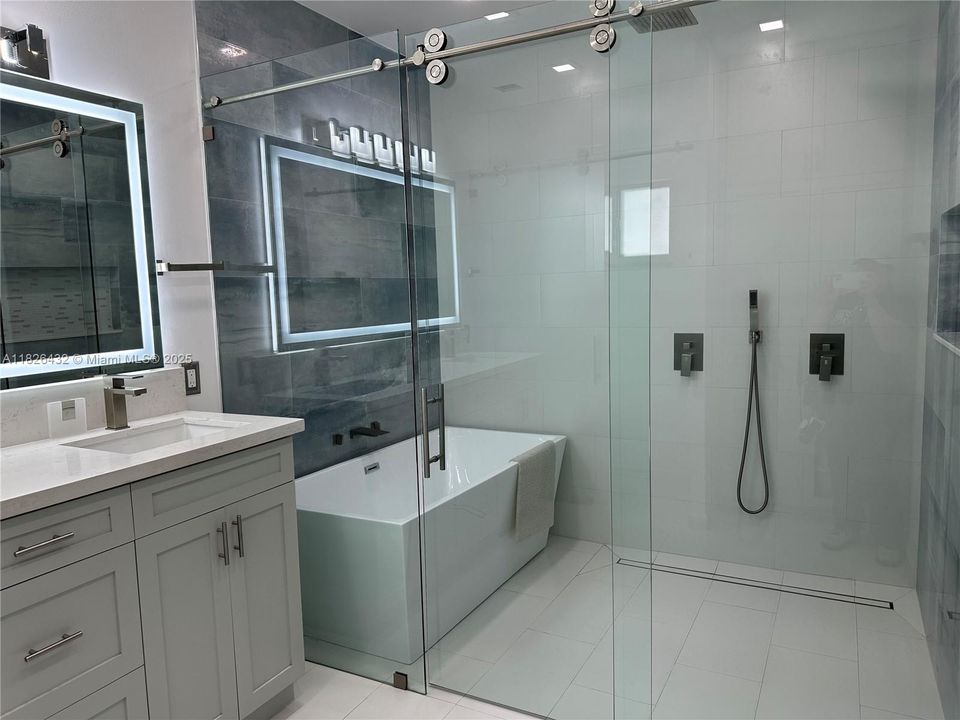 Recently Rented: $4,500 (4 beds, 2 baths, 1900 Square Feet)