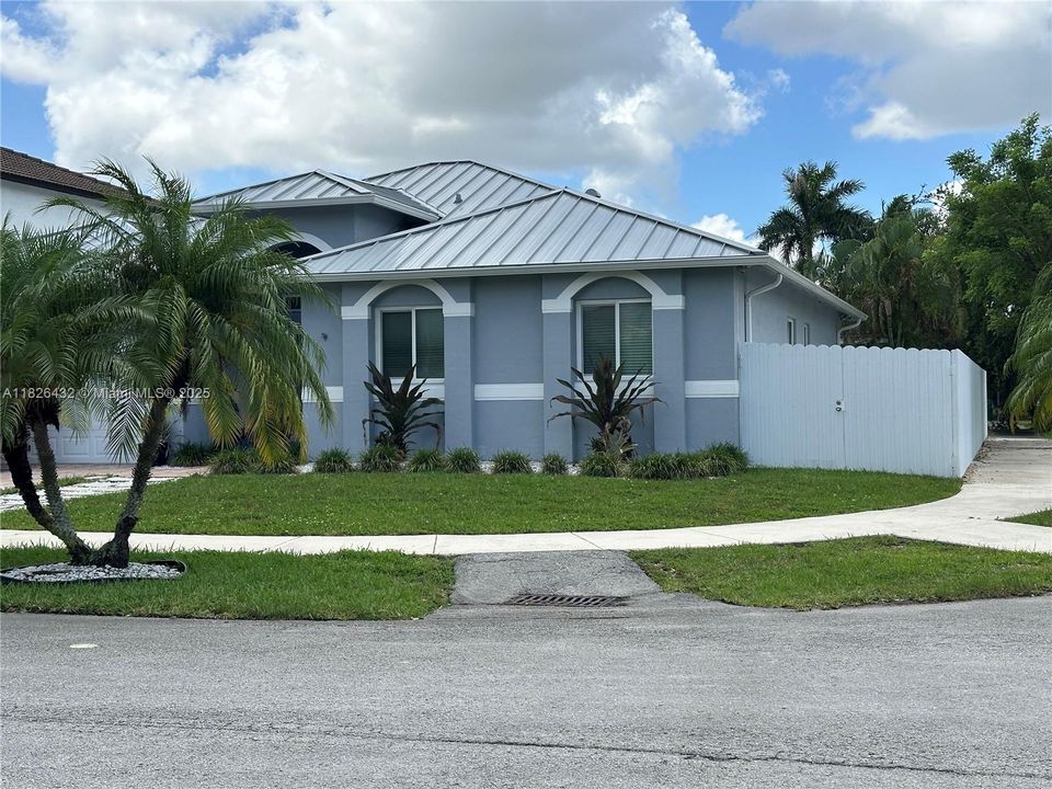 Recently Rented: $4,500 (4 beds, 2 baths, 1900 Square Feet)