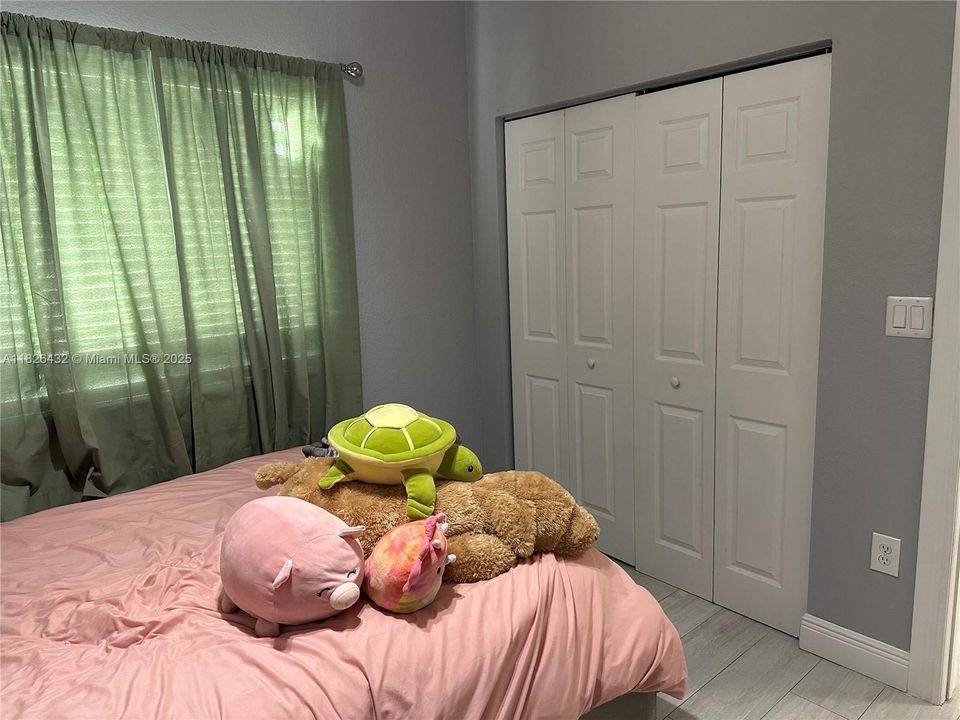 Recently Rented: $4,500 (4 beds, 2 baths, 1900 Square Feet)