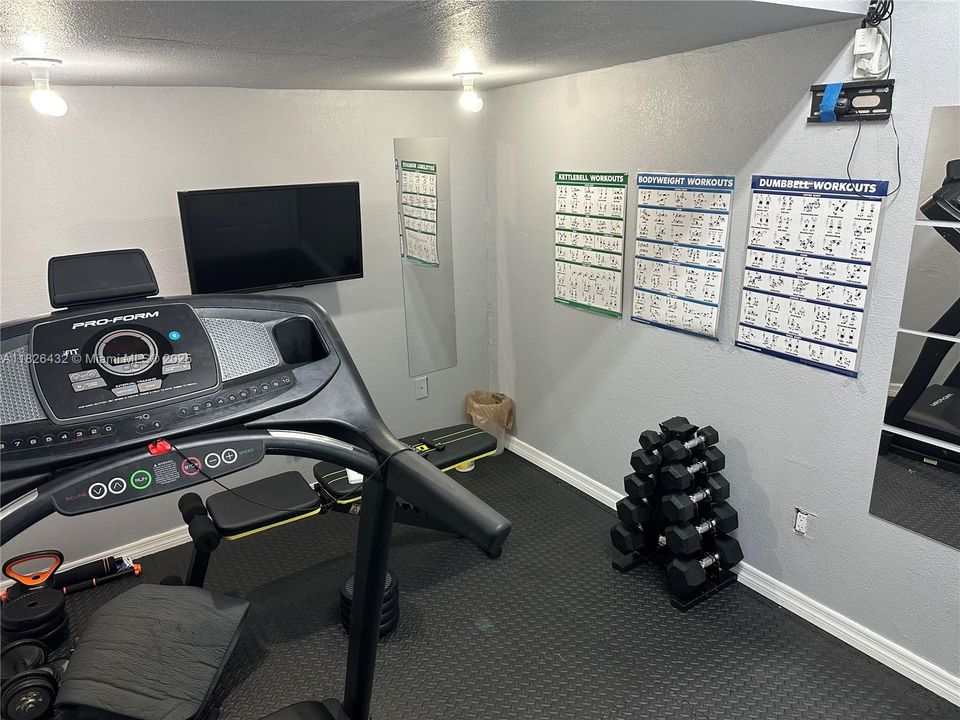 Recently Rented: $4,500 (4 beds, 2 baths, 1900 Square Feet)