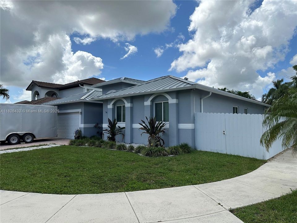 Recently Rented: $4,500 (4 beds, 2 baths, 1900 Square Feet)