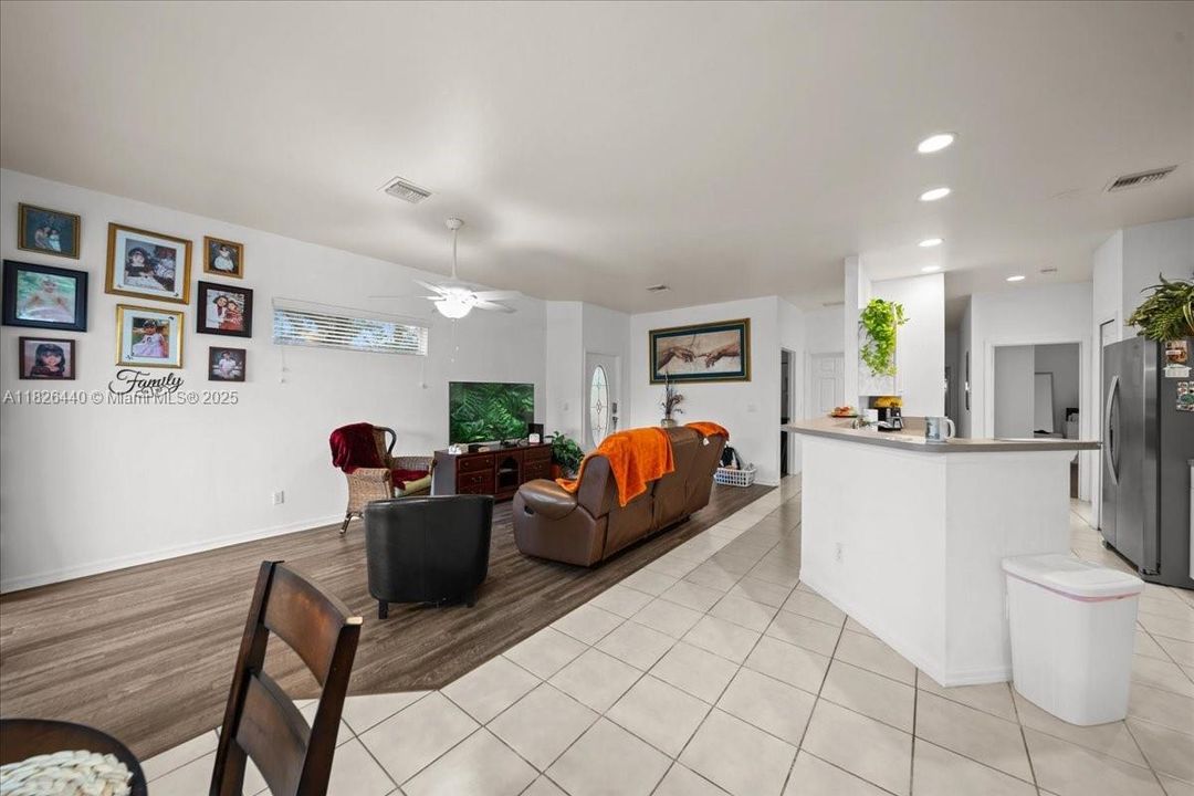 待售: $225,000 (3 贝兹, 2 浴室, 0 平方英尺)