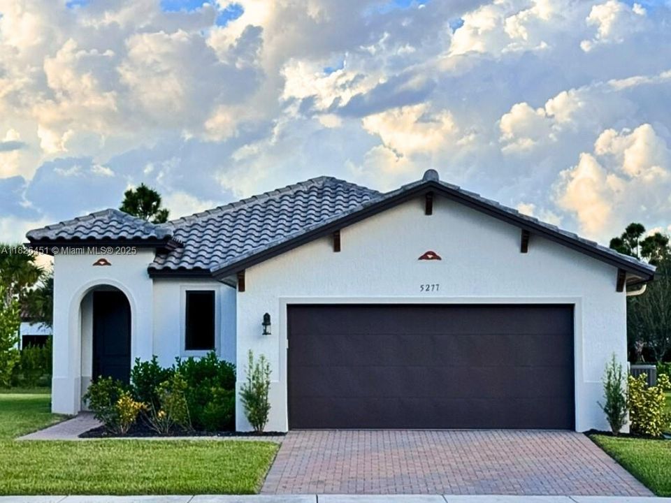 For Sale: $479,900 (3 beds, 2 baths, 1726 Square Feet)