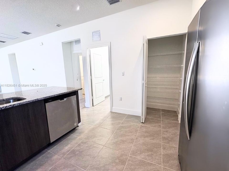 For Sale: $479,900 (3 beds, 2 baths, 1726 Square Feet)