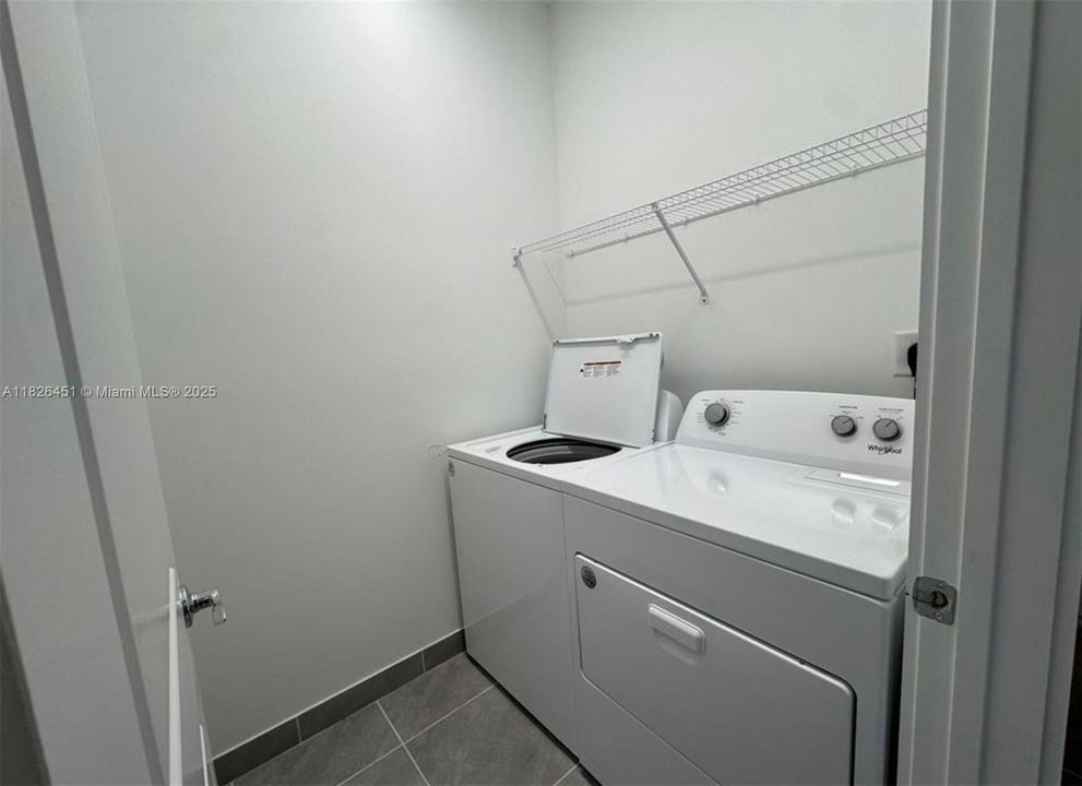 For Sale: $479,900 (3 beds, 2 baths, 1726 Square Feet)