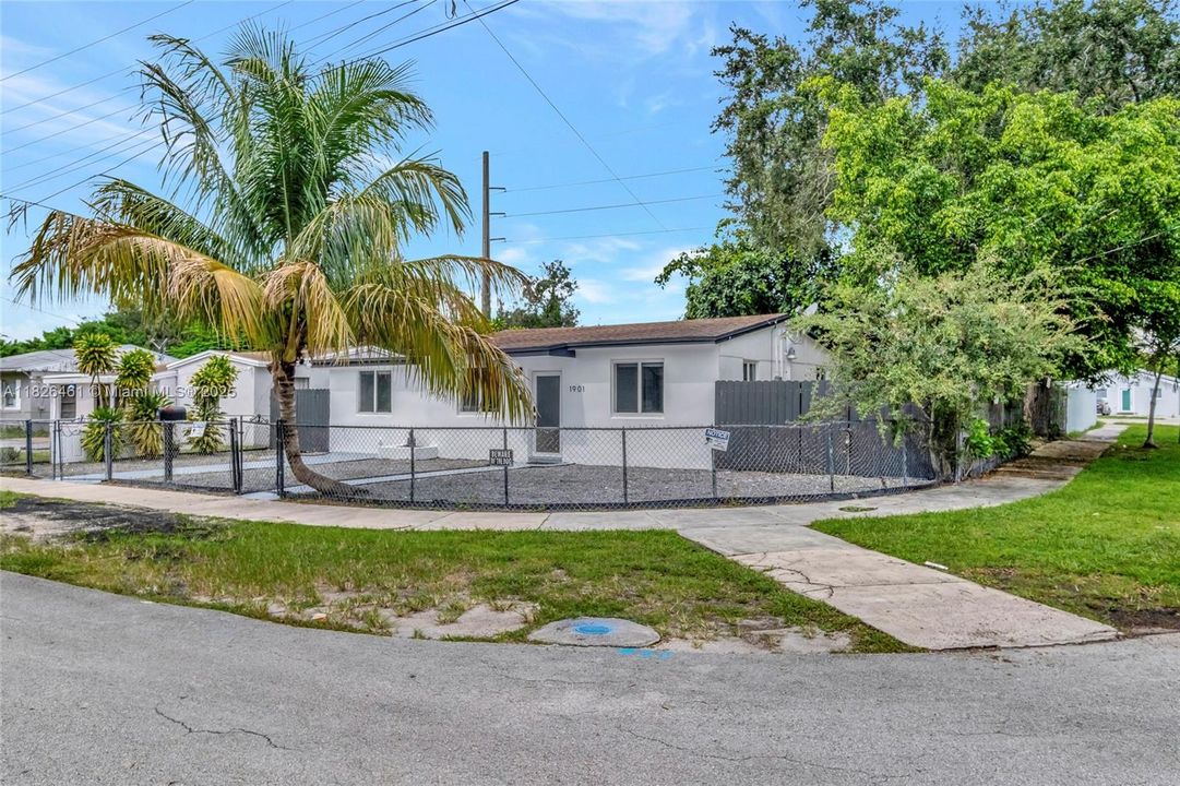 Recently Sold: $515,000 (4 beds, 2 baths, 1209 Square Feet)