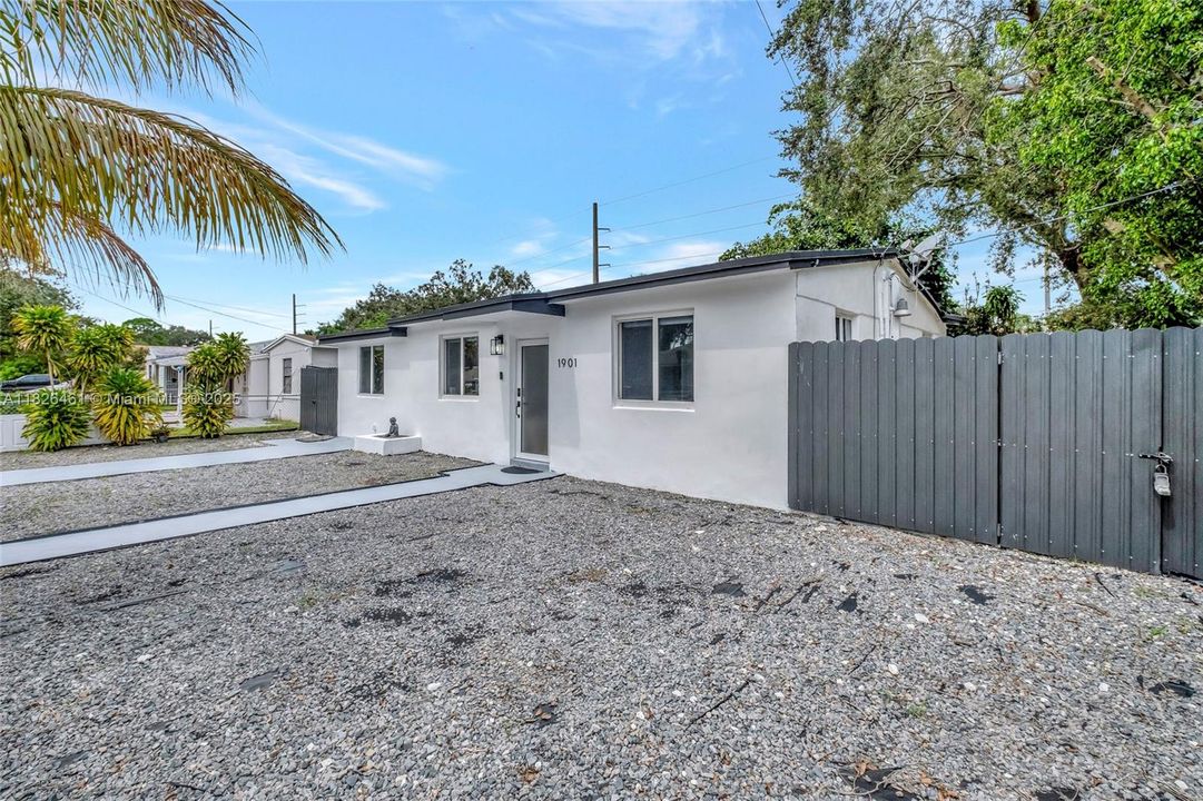 Recently Sold: $515,000 (4 beds, 2 baths, 1209 Square Feet)