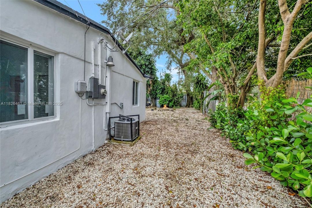 Recently Sold: $515,000 (4 beds, 2 baths, 1209 Square Feet)