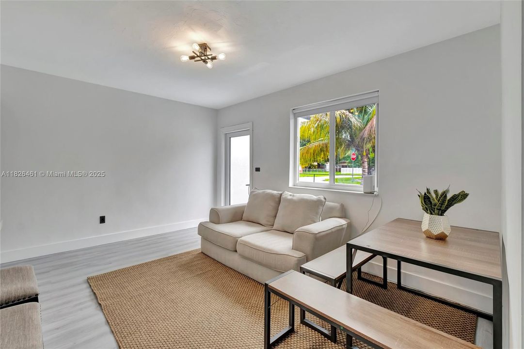 Recently Sold: $515,000 (4 beds, 2 baths, 1209 Square Feet)