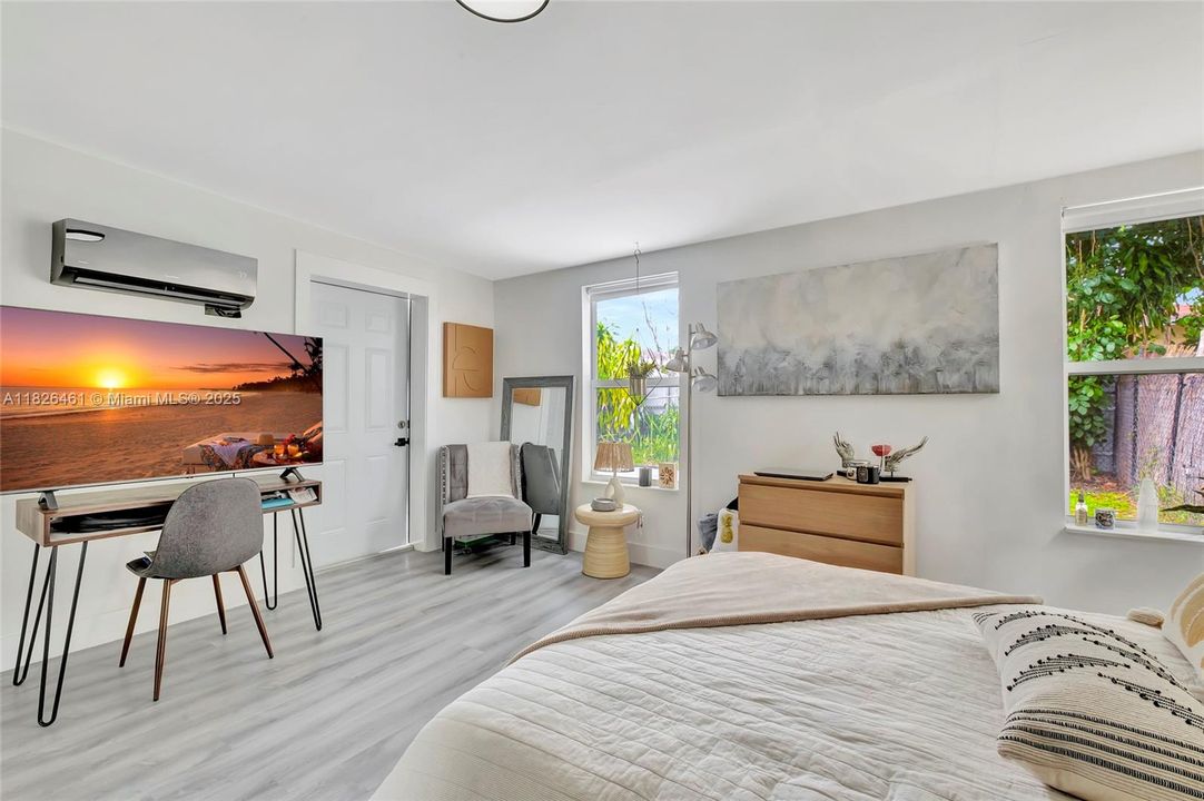 Recently Sold: $515,000 (4 beds, 2 baths, 1209 Square Feet)