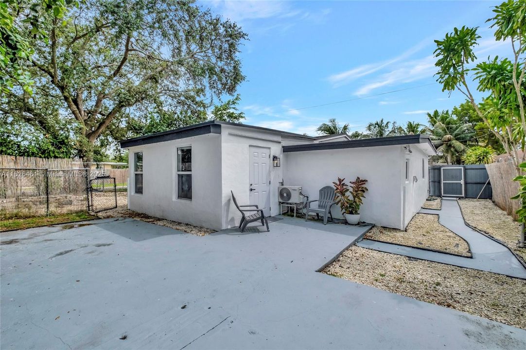 Recently Sold: $515,000 (4 beds, 2 baths, 1209 Square Feet)
