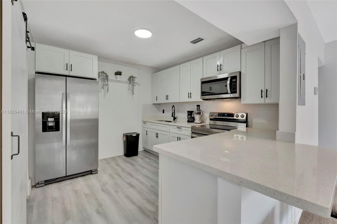 Recently Sold: $515,000 (4 beds, 2 baths, 1209 Square Feet)