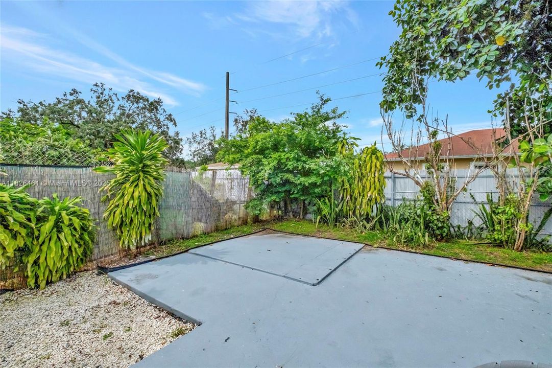 Recently Sold: $515,000 (4 beds, 2 baths, 1209 Square Feet)