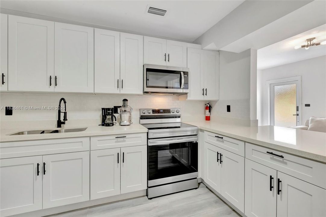 Recently Sold: $515,000 (4 beds, 2 baths, 1209 Square Feet)