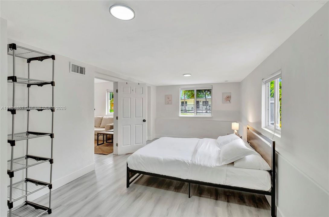 Recently Sold: $515,000 (4 beds, 2 baths, 1209 Square Feet)