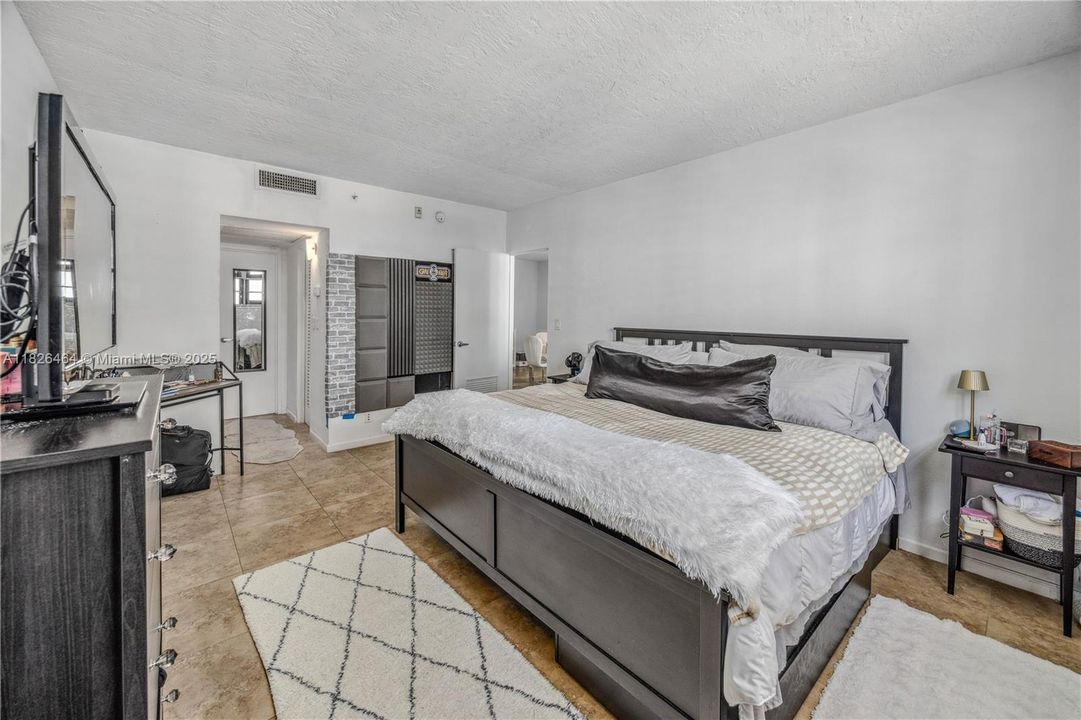 For Sale: $449,900 (2 beds, 2 baths, 1288 Square Feet)