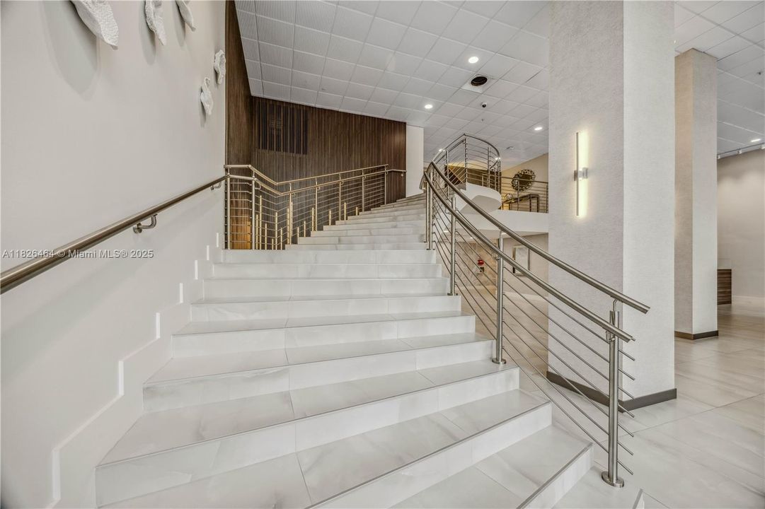 For Sale: $449,900 (2 beds, 2 baths, 1288 Square Feet)