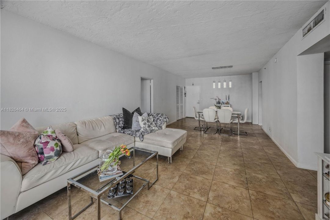 For Sale: $449,900 (2 beds, 2 baths, 1288 Square Feet)