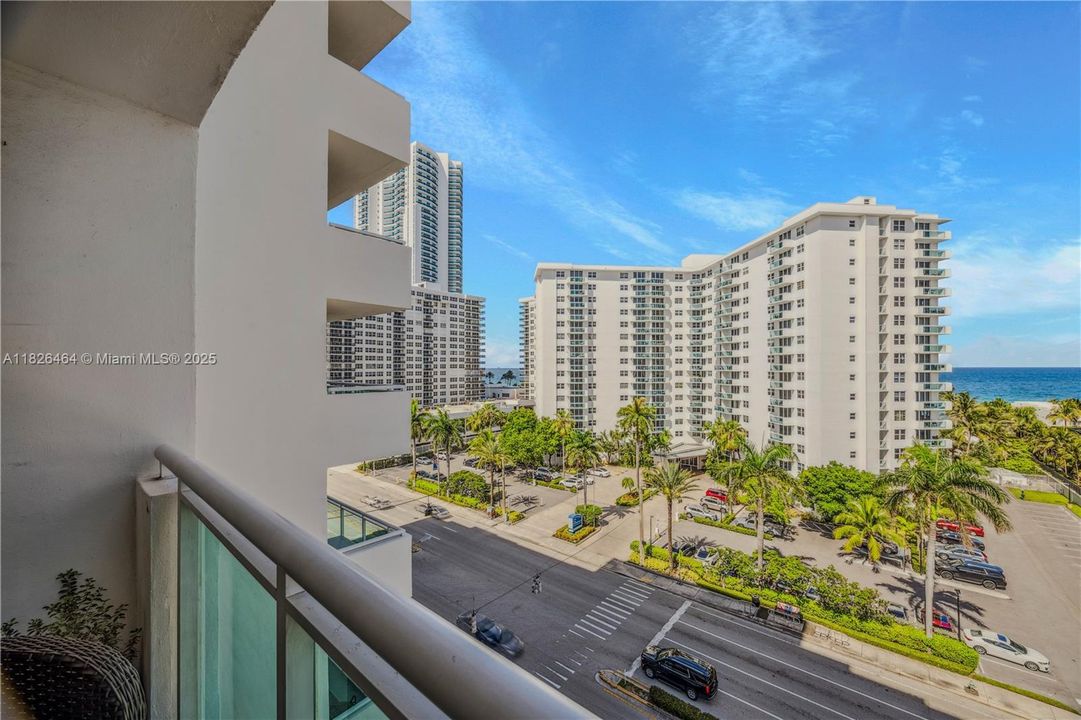 For Sale: $449,900 (2 beds, 2 baths, 1288 Square Feet)
