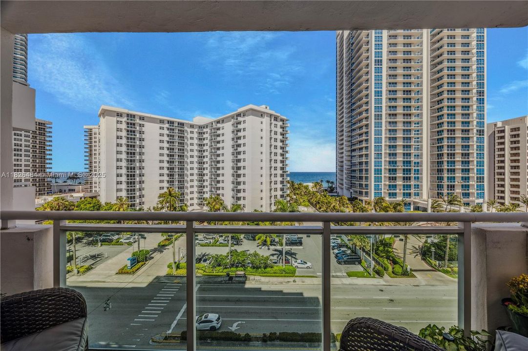 For Sale: $449,900 (2 beds, 2 baths, 1288 Square Feet)