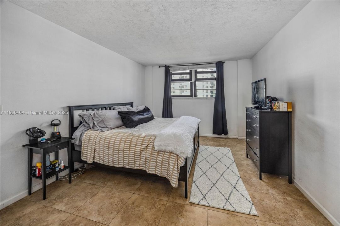 For Sale: $449,900 (2 beds, 2 baths, 1288 Square Feet)