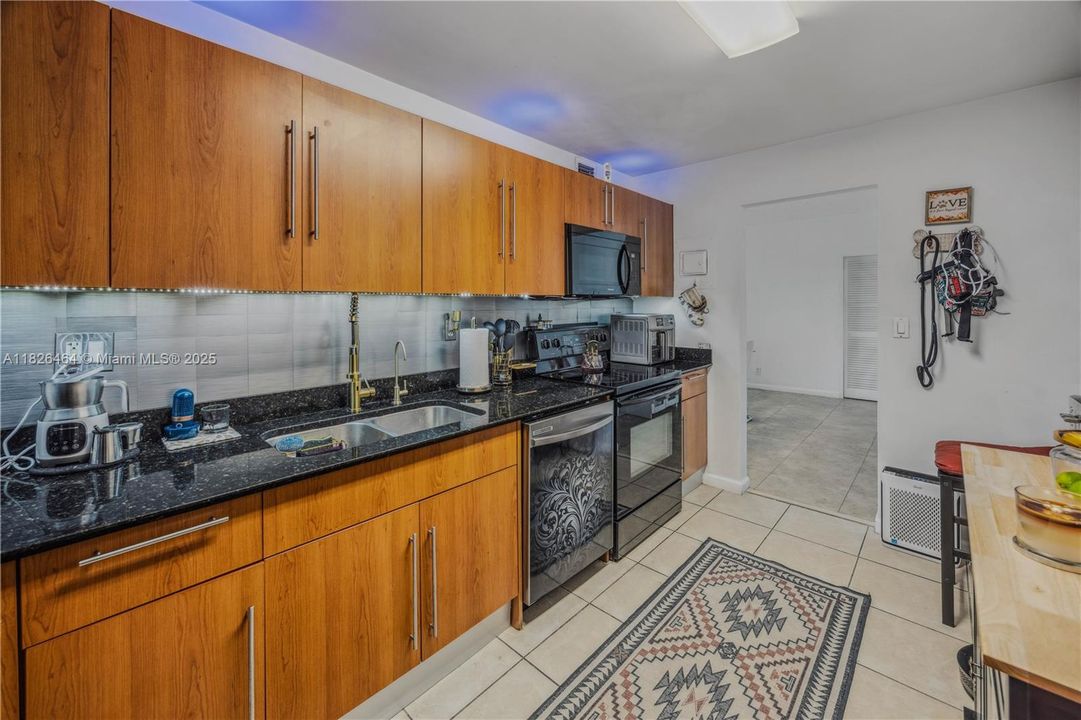 For Sale: $449,900 (2 beds, 2 baths, 1288 Square Feet)