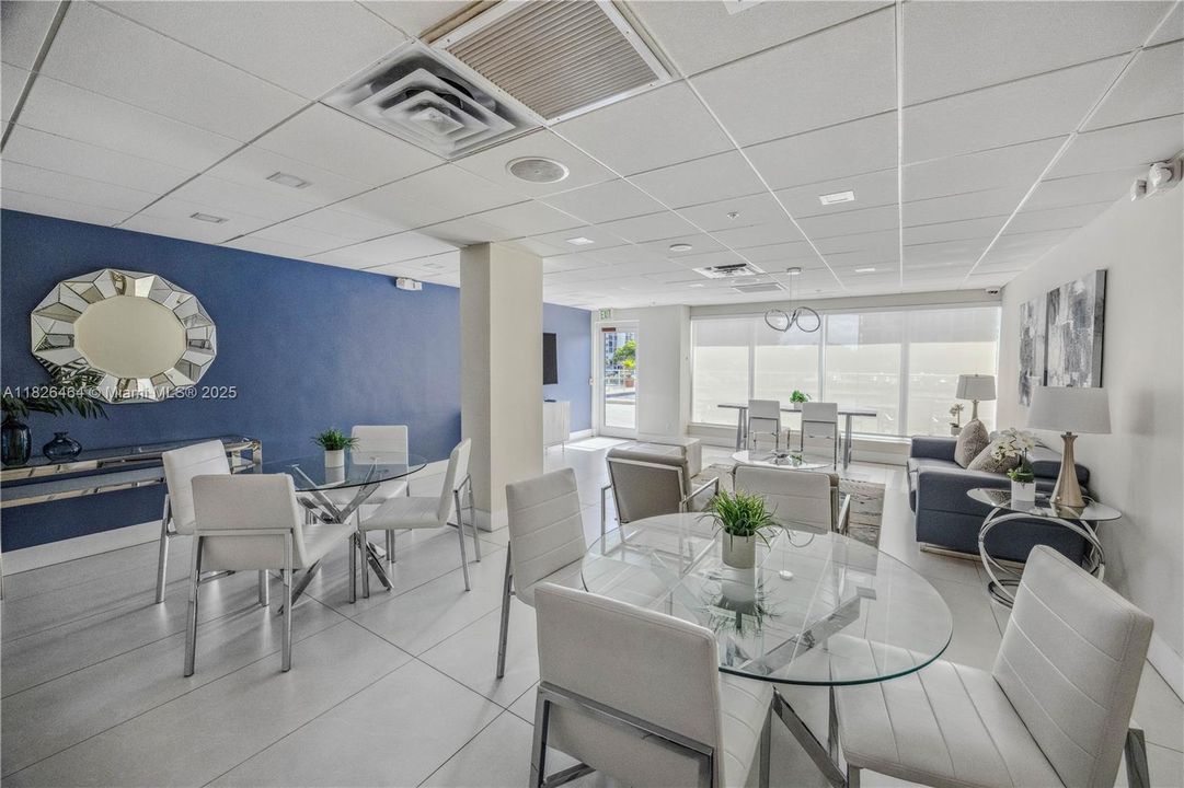 For Sale: $449,900 (2 beds, 2 baths, 1288 Square Feet)