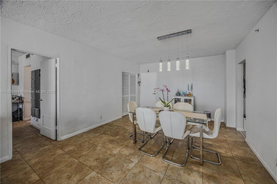 For Sale: $449,900 (2 beds, 2 baths, 1288 Square Feet)
