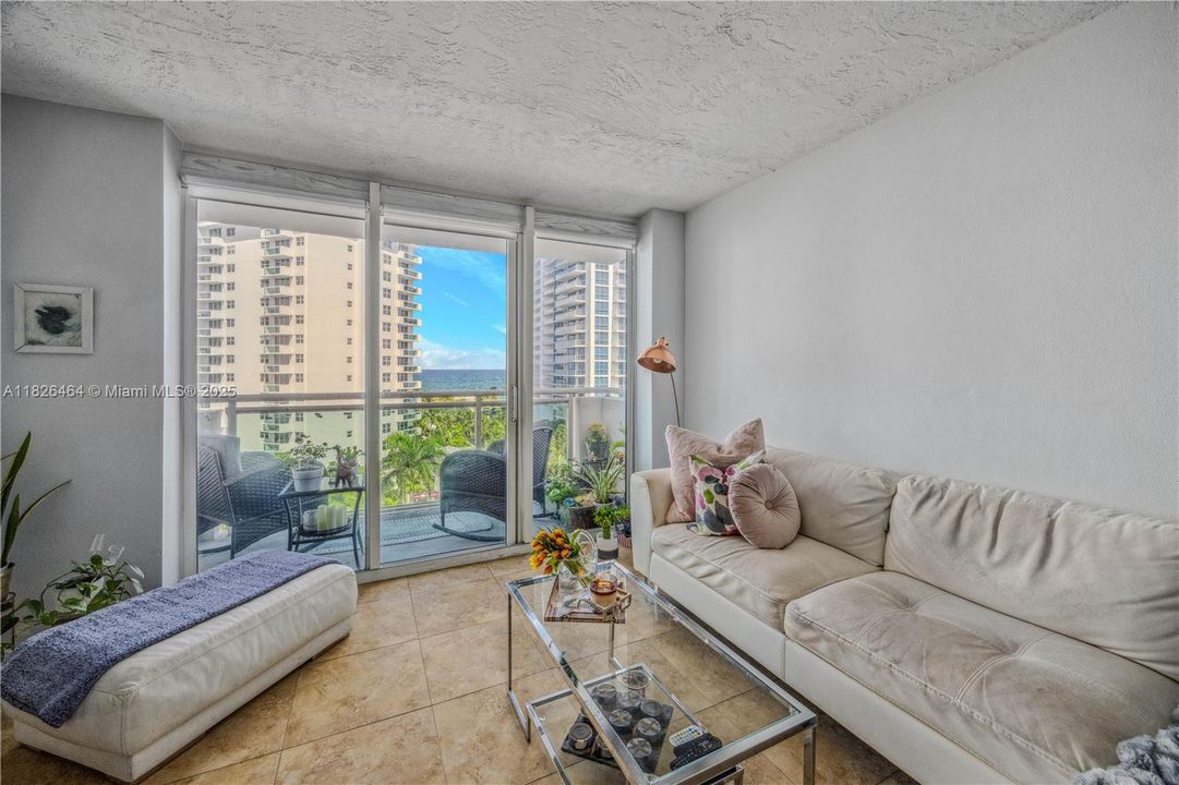 For Sale: $449,900 (2 beds, 2 baths, 1288 Square Feet)
