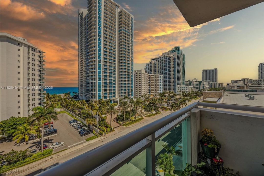 For Sale: $449,900 (2 beds, 2 baths, 1288 Square Feet)