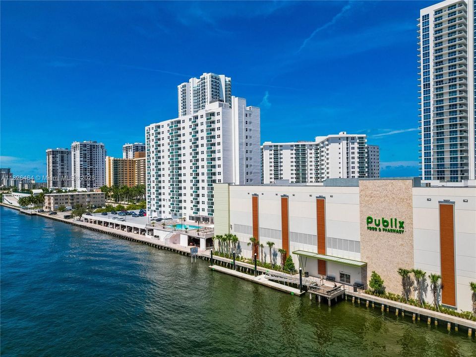 For Sale: $449,900 (2 beds, 2 baths, 1288 Square Feet)