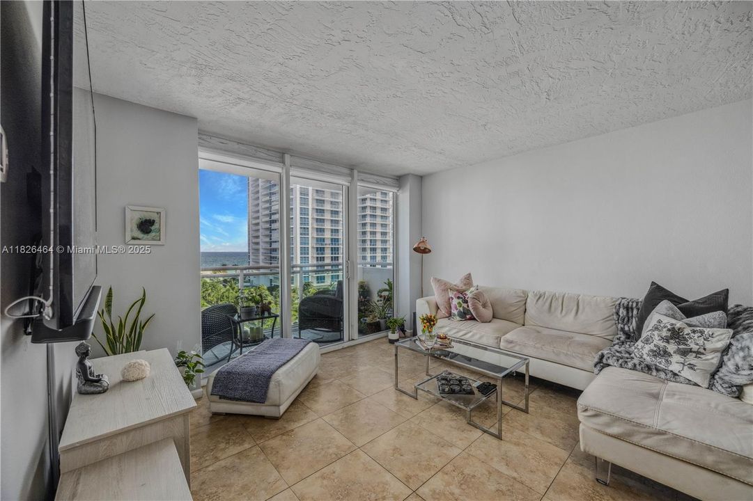 For Sale: $449,900 (2 beds, 2 baths, 1288 Square Feet)