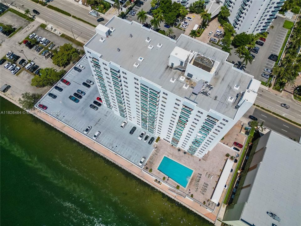 For Sale: $449,900 (2 beds, 2 baths, 1288 Square Feet)