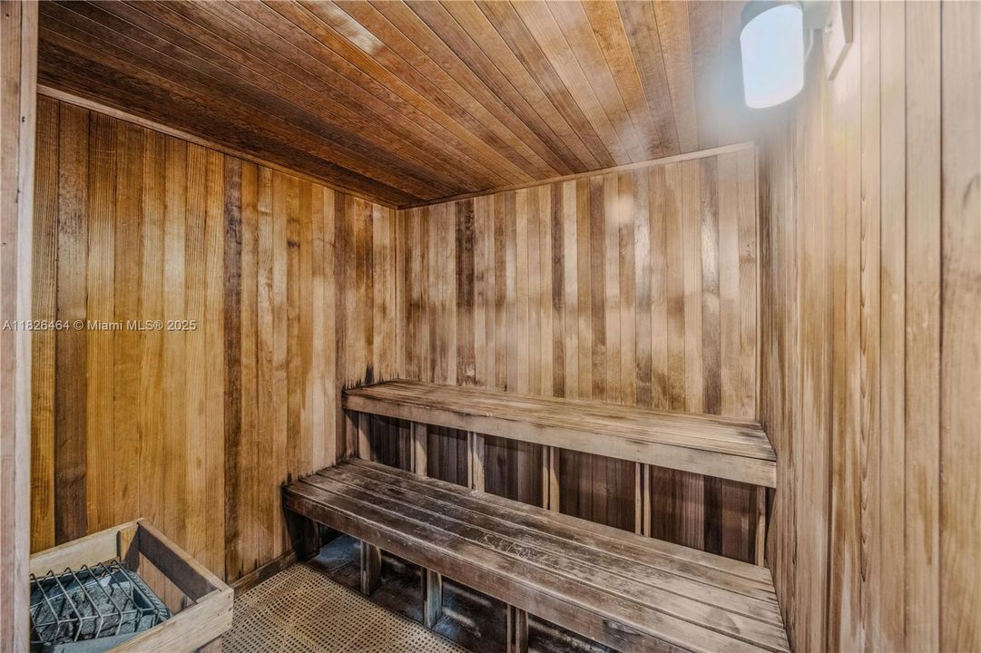 For Sale: $449,900 (2 beds, 2 baths, 1288 Square Feet)