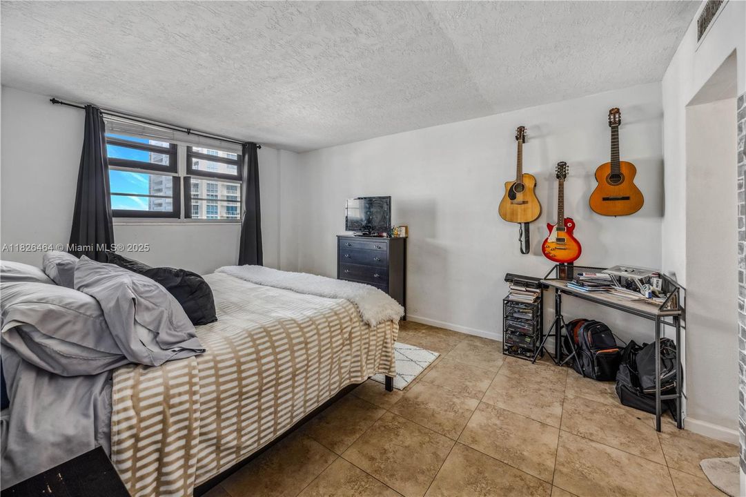 For Sale: $449,900 (2 beds, 2 baths, 1288 Square Feet)