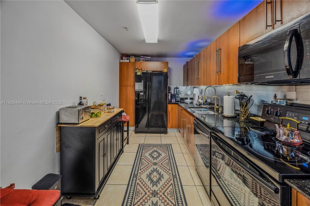 For Sale: $449,900 (2 beds, 2 baths, 1288 Square Feet)