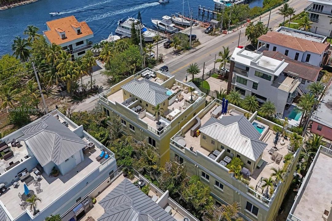 En Venta: $2,390,000 (4 camas, 4 baños, 3228 Pies cuadrados)