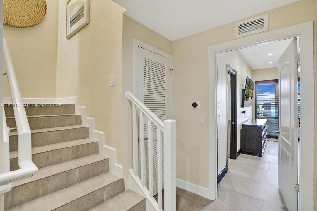 En Venta: $2,390,000 (4 camas, 4 baños, 3228 Pies cuadrados)